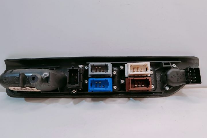 Comanda Geamuri Butoane 7701707064 Renault Laguna prima generatie (fa