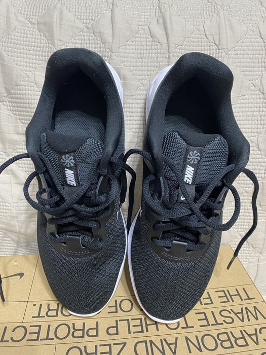 Продам кроссовки 38 размер оригинал NIKE