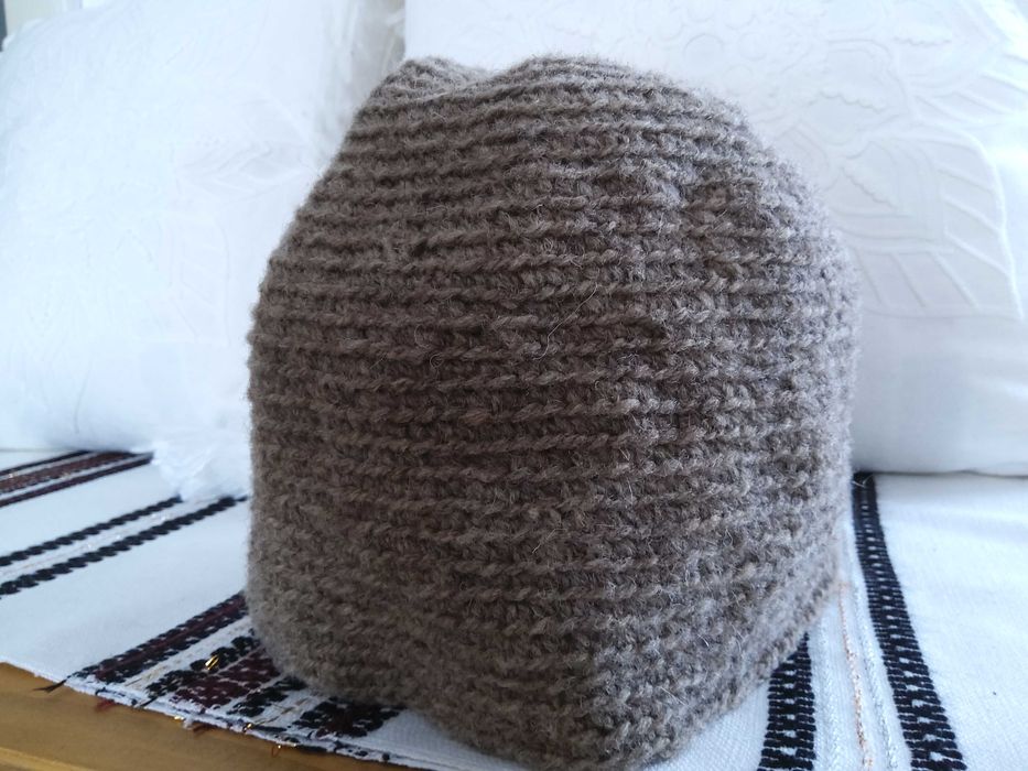 Vând căciulă de lână.