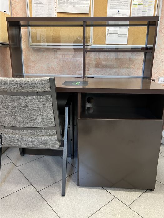 Продам компьторный стол со стеклом.