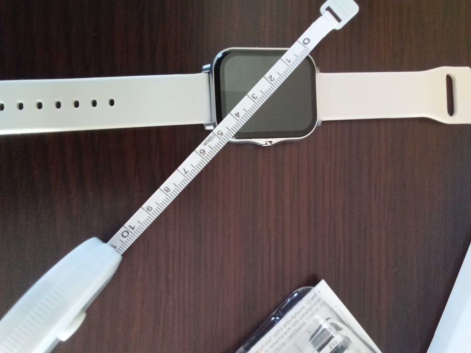 Чисто нов смарт часовник