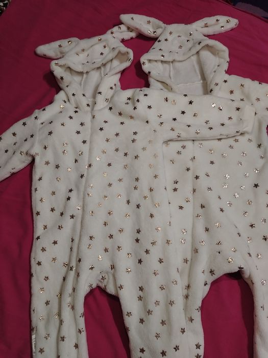 Продам комбинезоны для двойняшек