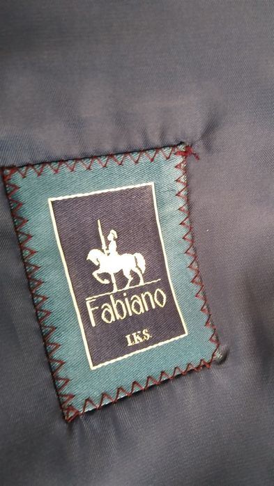Продается пиджак.