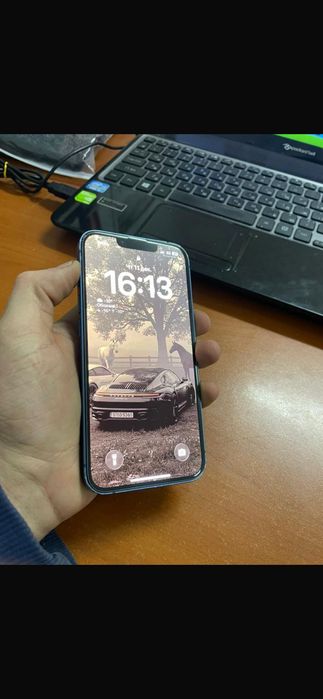 Продам айфон 13.