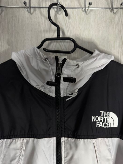 The North Face Windbreaker Jacket Black/White – Size M