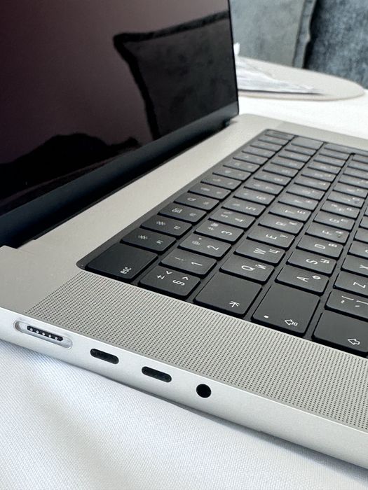 MacBook Pro 16 Silver/M2