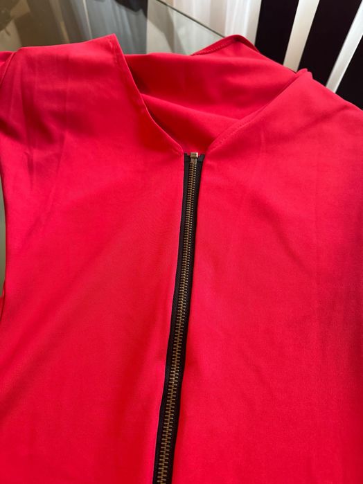 Рокли в бежово и червено