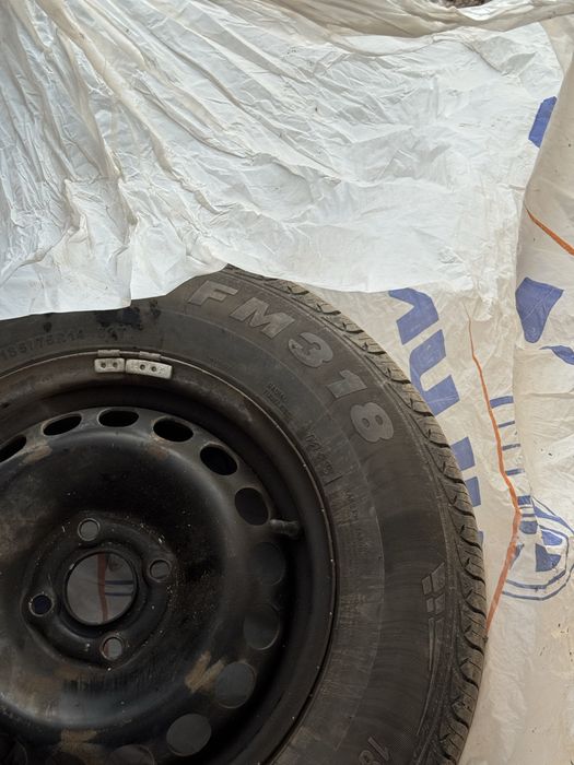 Покришка с дискам 14