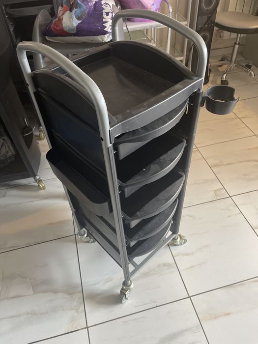 Продам тележки парикмахерские