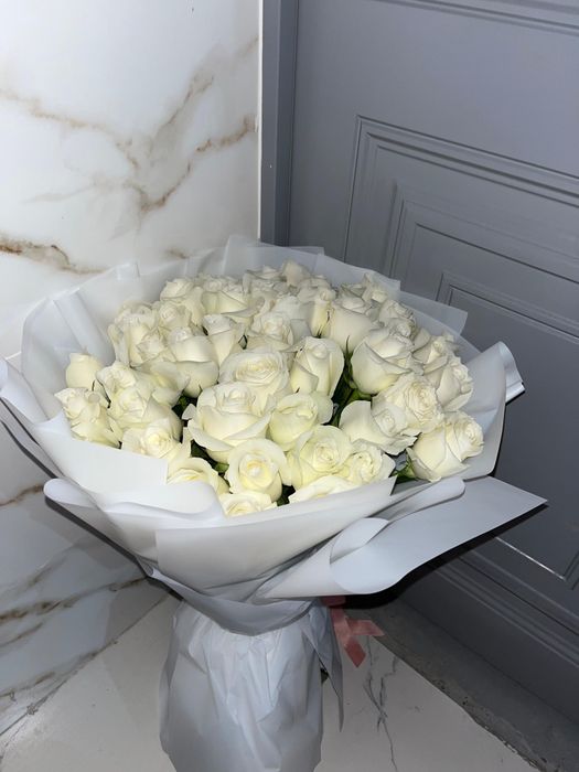 Розы белые голландские 51