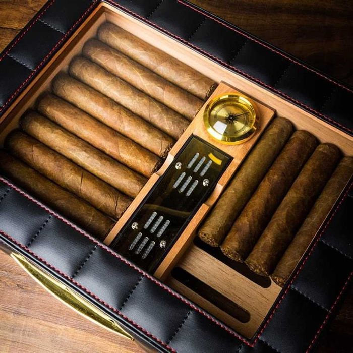 Хумидор, Кедър и кожа, Lubinski, 30-50 пури, Хидрометър и овлажнител