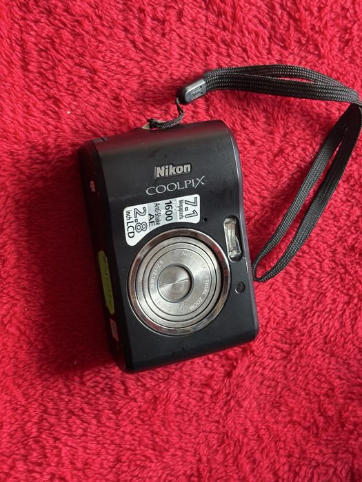 Aparat foto Nikon cu probleme la obiectiv