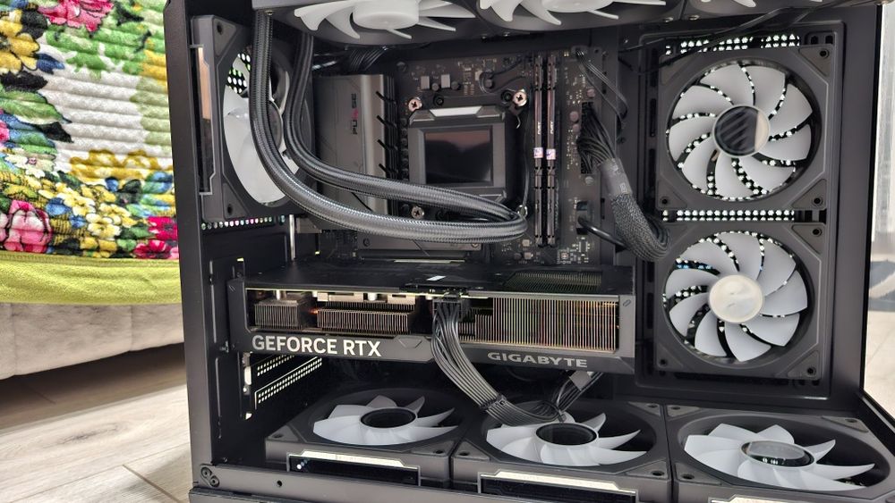 Gaming R7 7800X3D RTX 4070 32GB DDR5