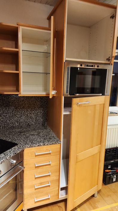 Mobilă bucătărie din lemn masiv esență tare cu electrocasnice