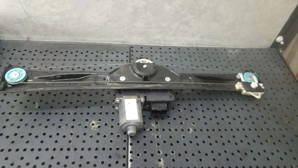Macara motoras stanga fata peugeot bipper