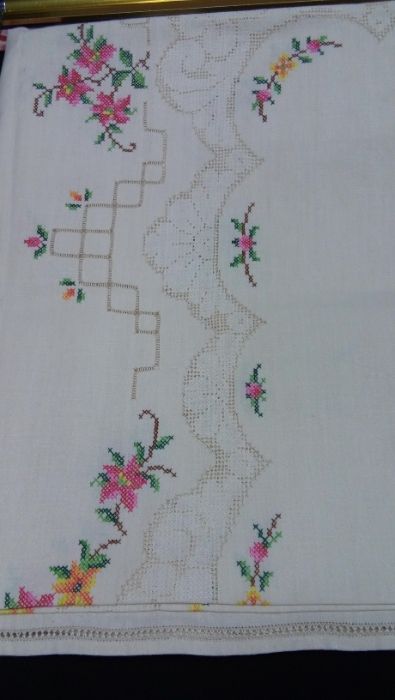 Красиви покривки,карета и салфетки-ръчно бродирани