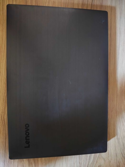 Продавам лаптоп Lenovo v330