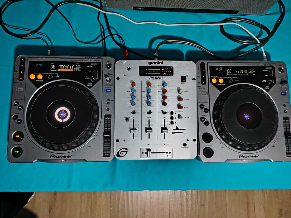 PIONEER CDJ-800, două CD player, unul cu defect și Gemini PS-626i Stereo Mixer