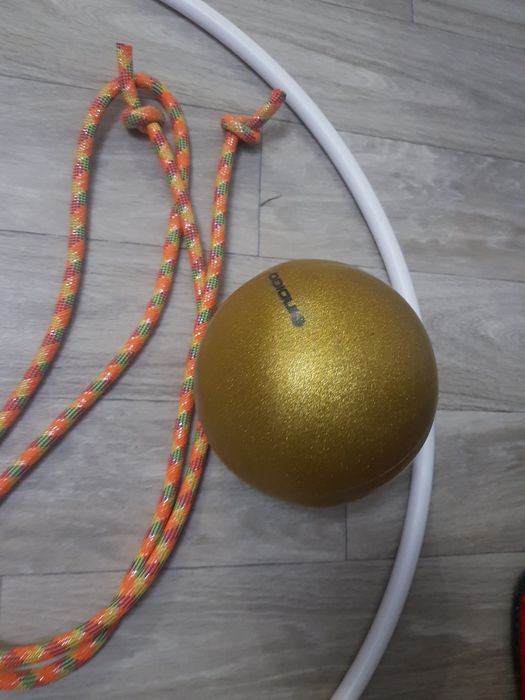 Мяч, скакалка, обруч