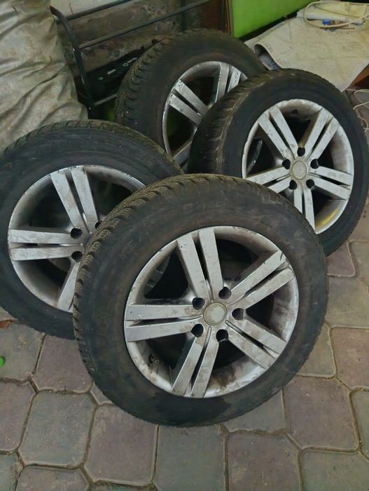 Продам диск с резинои,215,60,16