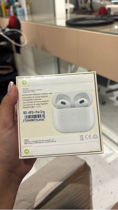 AirPods наушники