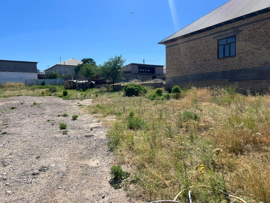 Үй сатылады магазинімен қоса