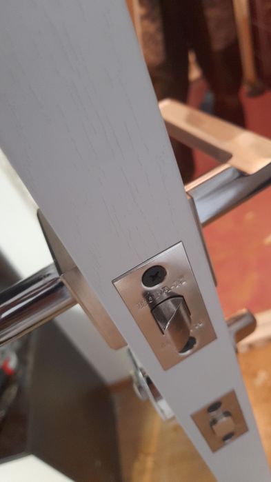 Установка Дверей