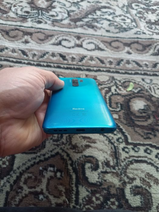 Redmi 9 ideal holati tiniq 32GB hotirasi 2 sim kartasi imeyka bo'gan .