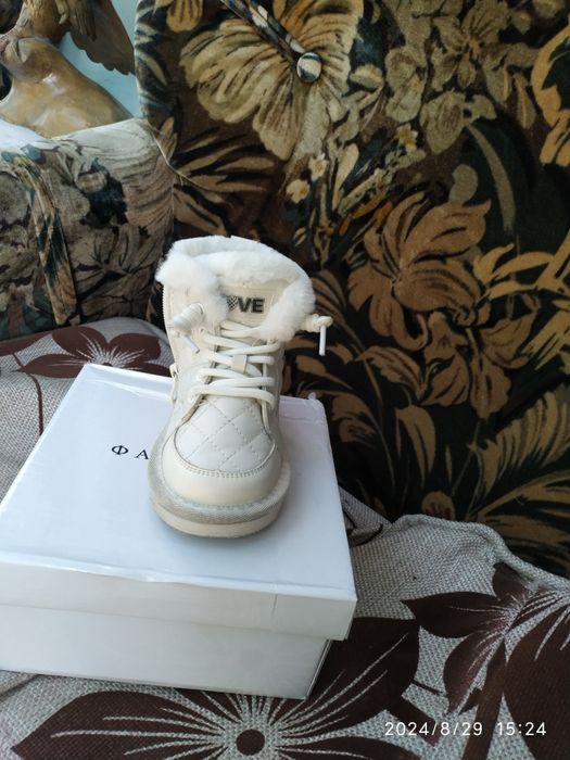 Продам детскую обувь