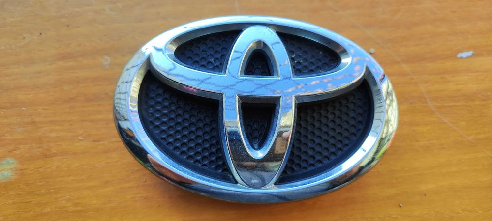 Тойота авенсис T25 - предна броня фейслифт