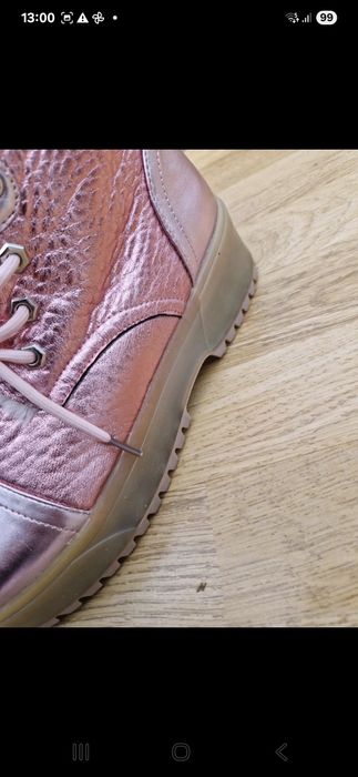 Vând ghete îmblănite noi!