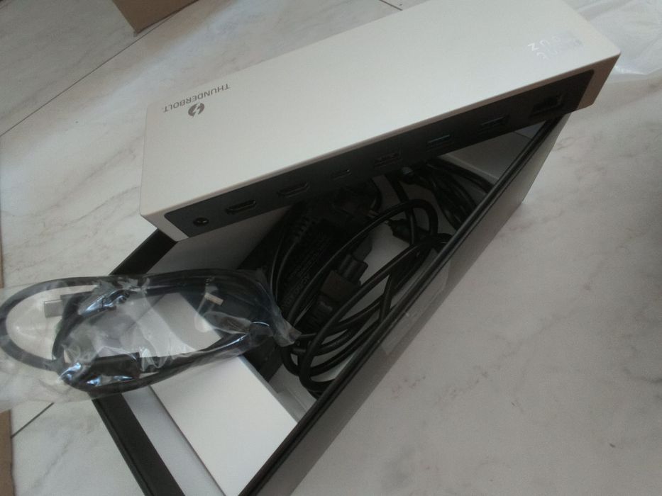 Thunderbolt 4 докинг станция 8K двойно HDMI 160W 7x USB 2.5G Ethernet