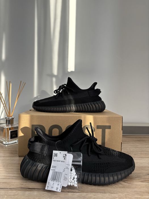 Yeezy 350 Onyx Negri - Noi cu etichetă (41, 42, 43, 44)