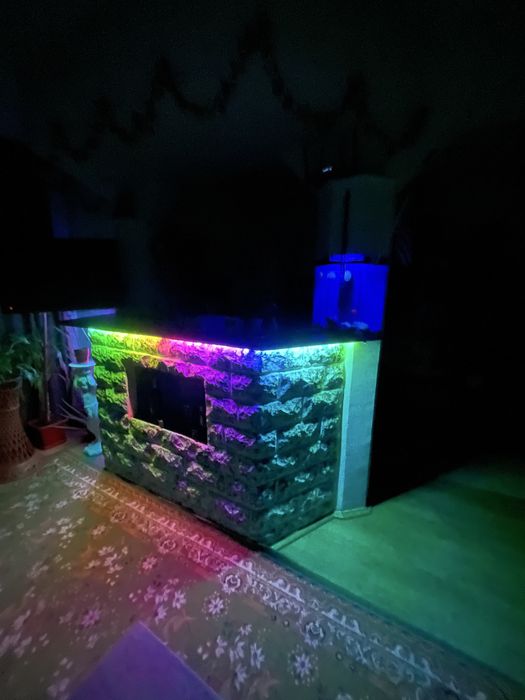 Bandă LED RGB 5 metri – telecomandă și aplicație