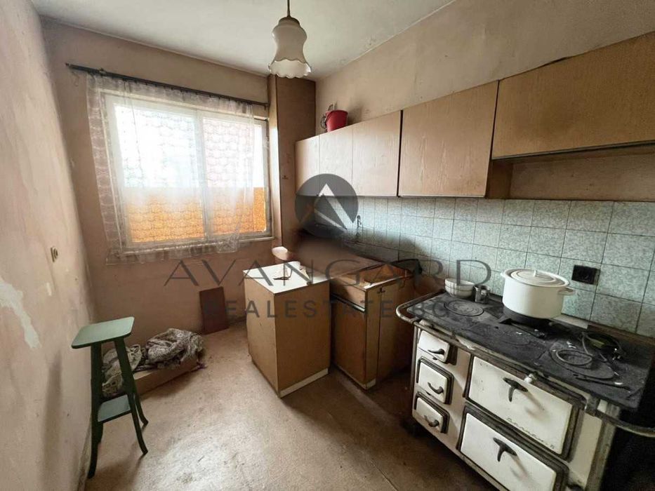 Продава се Тристаен апартамент в Пловдив, Кючук Париж - 68 кв.м за 1515 €/кв.м - Снимка #2