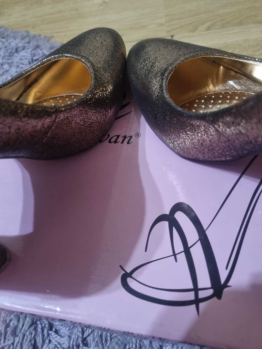 Pantofi femei noi in cutie