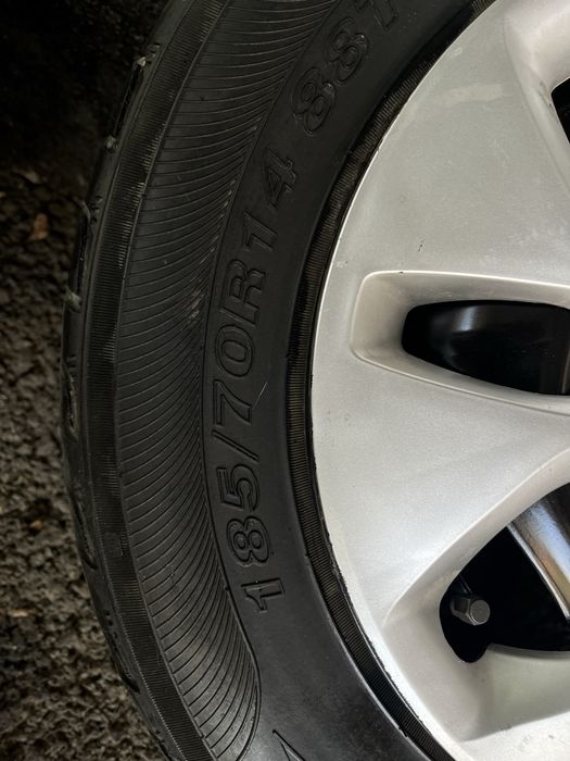 Продам 2 колеса с дисками 165/65/14 185/70/14