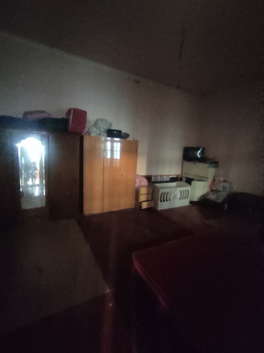 Uy sotiladi xovli sotix 10 xonalar soni 7