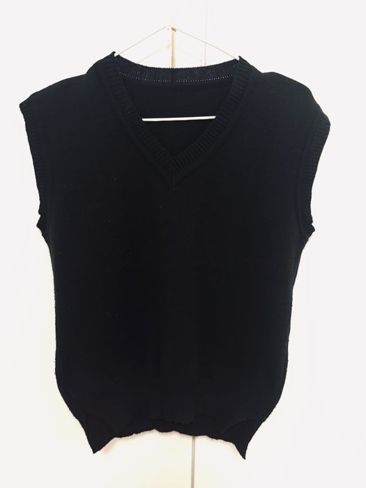 Жилетка черная