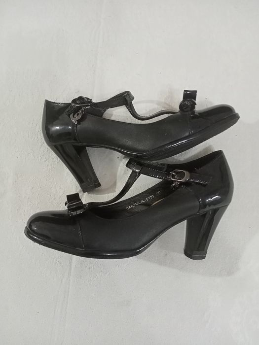 Продам женские туфли