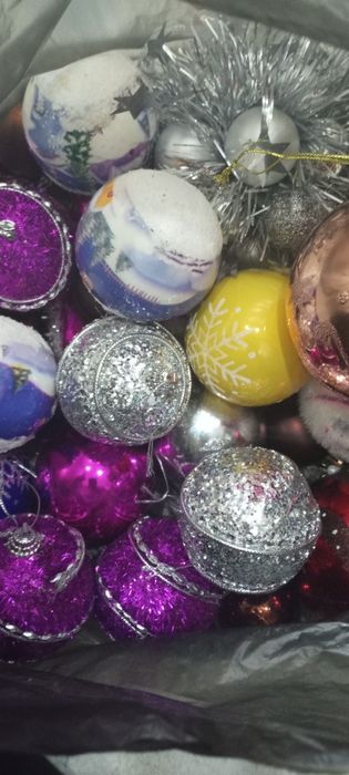 Ёлка со всеми игрушками