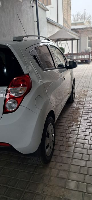 Spark rangi oq yili 2015