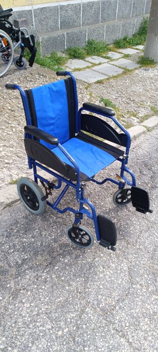 Инвалидна помощна количка