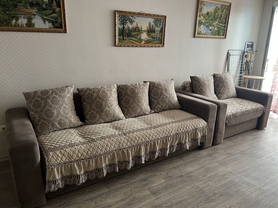 Продам диван и кресло и пуф