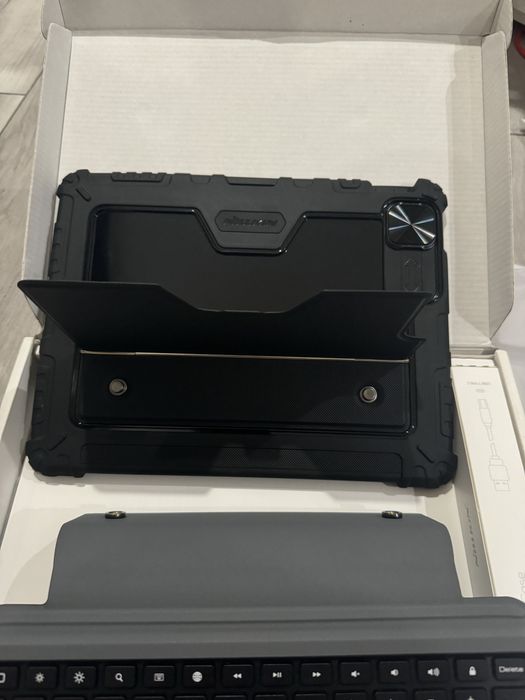 Ipad pro комбиниран противо ударен кейс и клавиатура с тъч пад