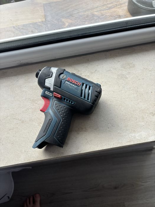 Bosch бош батерия зарядно 18v лазерен нивелир импакт impact 12v