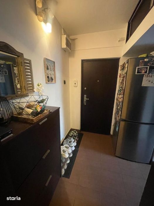 Apartament cu 3 camere, etaj 3, Craiovita Noua