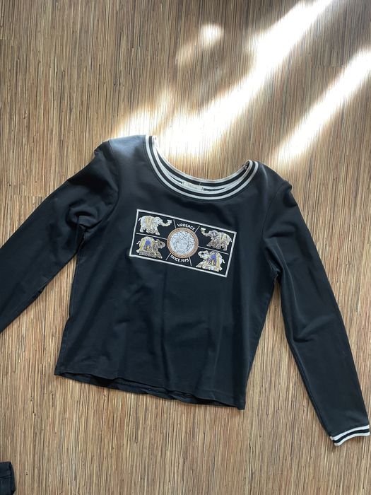 Отдам беслатно вещи на девочку подростка