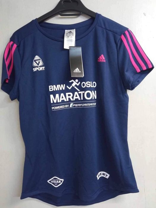 Нова със етикет.  Дамска оригинална блузка.  Adidas