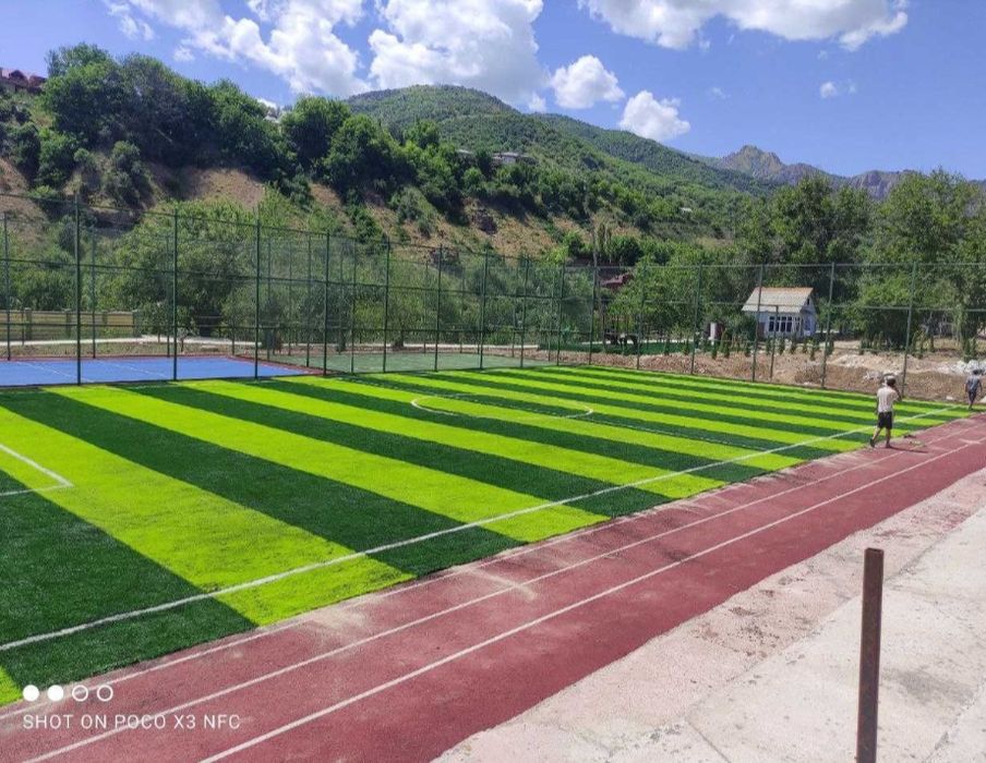 Фудбол майдони суний газон чим